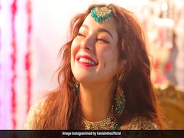 ईद पर Hania Aamir का वायरल मेकअप लुक ऐसे करें रीक्रिएट, सबकी निगाहें आप पर जाएंगी टिक ईद पर Hania Aamir का वायरल मेकअप लुक ऐसे करें रीक्रिएट, सबकी निगाहें आप पर जाएंगी टिक