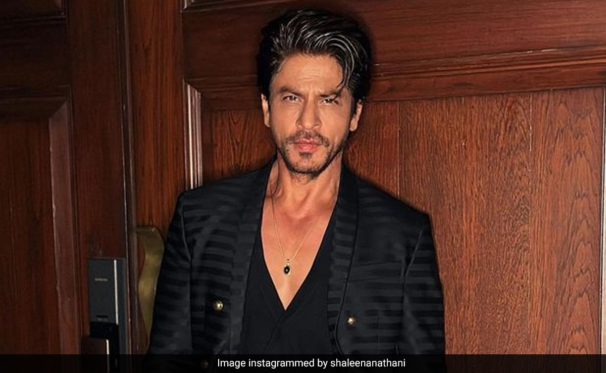 Deepika Padukone's Comment On Shah Rukh Khan's New Pics Sums Up Everyone's Reaction