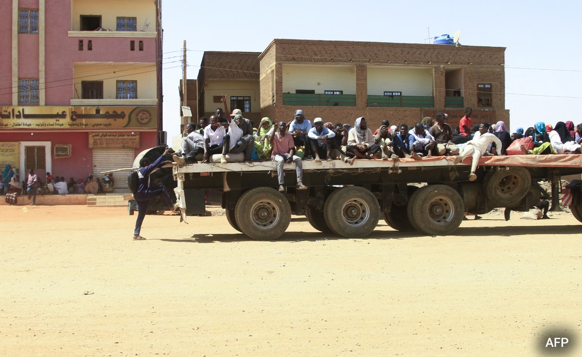 Sudan Army Agrees To Help Evacuate Foreigners As Fighting Continues