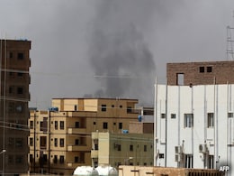 सूडान में सेना और अर्धसैनिक बलों के बीच संघर्ष, भारतीयों को मिली घर के अंदर रहने की सलाह सूडान में सेना और अर्धसैनिक बलों के बीच संघर्ष, भारतीयों को मिली घर के अंदर रहने की सलाह