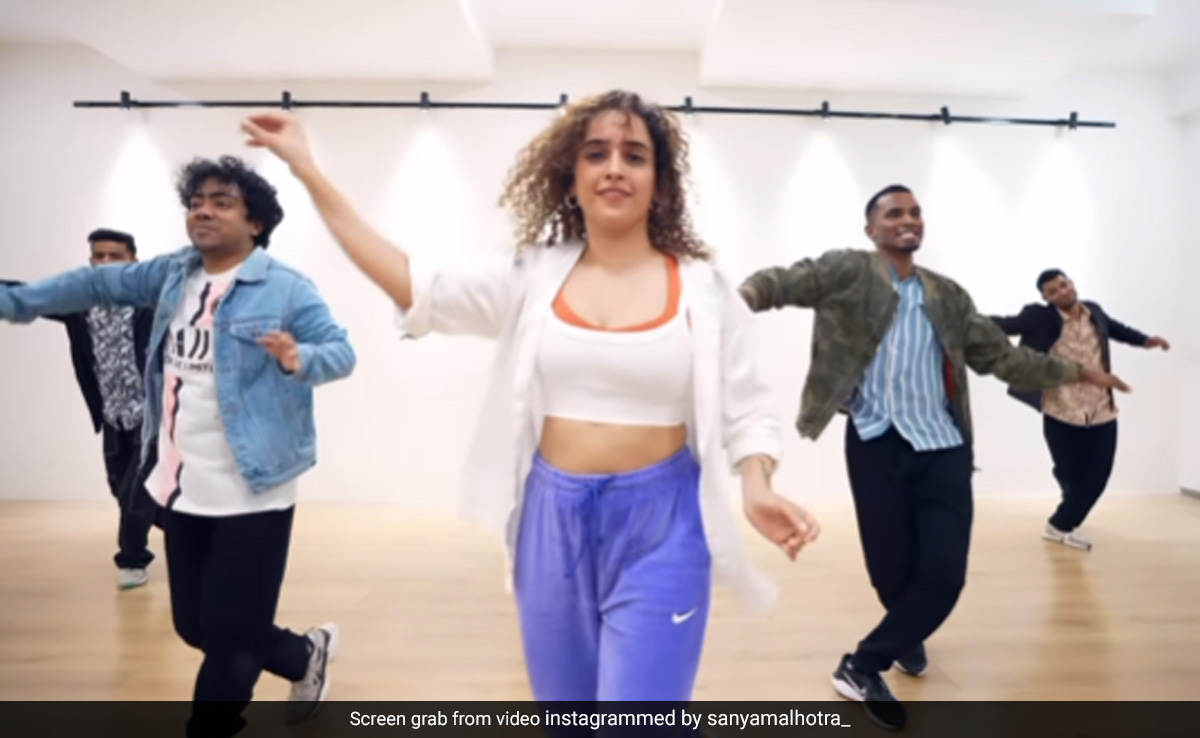 "Forever Fan Girl" Sanya Malhotra Dancing To Shah Rukh Khan's 90s Hit. Watch