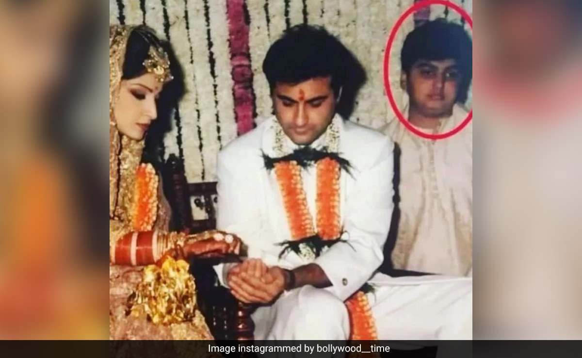 संजय और महीप कपूर की शादी में बोर हो रहा ये बच्चा आज है बॉलीवुड का हैंडसम हंक, नाम बताया तो कहलाएंगे उस्ताद