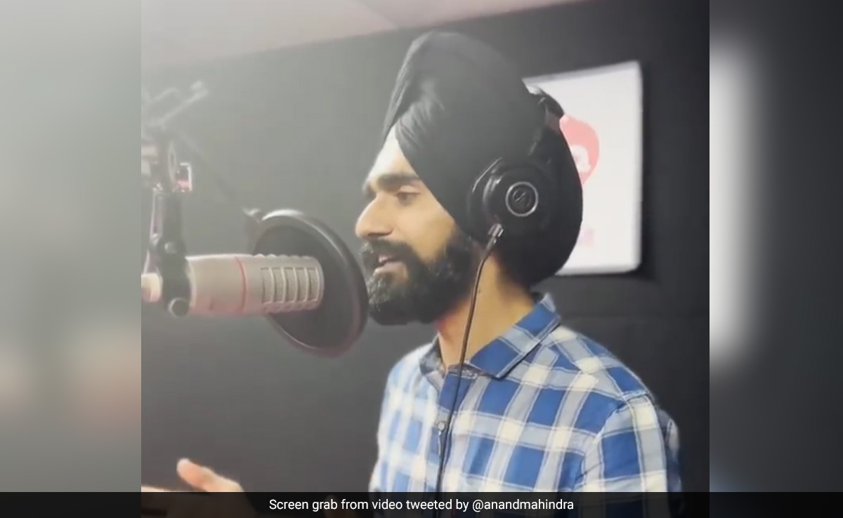 Watch: Singer Who Caught PM Modi's Attention Now Goes Viral For Singing <i>'Kesariya'</i> In 7 Languages