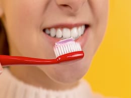 इन दातून से दांत की सफाई करने से Oral health कभी नहीं होती खराब इन दातून से दांत की सफाई करने से Oral health कभी नहीं होती खराब