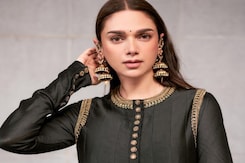 अदिति राव हैदरी ने ब्लैक अनारकली ड्रेस में पोस्ट कीं तस्वीरें अदिति राव हैदरी ने ब्लैक अनारकली ड्रेस में पोस्ट कीं तस्वीरें