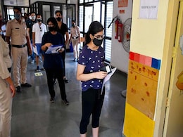 CLAT 2024: 3 दिसंबर को होने वाली क्लैट परीक्षा के लिए बड़े कड़े है नियम, Instructions फॉलो नहीं किया तो परीक्षा से हो जाओगे बाहर CLAT 2024: 3 दिसंबर को होने वाली क्लैट परीक्षा के लिए बड़े कड़े है नियम, Instructions फॉलो नहीं किया तो परीक्षा से हो जाओगे बाहर