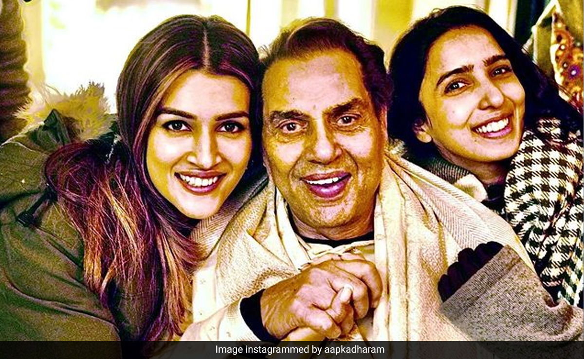 Dharmendra To Star In Kriti Sanon And Shahid Kapoor's Romantic Film, Wishes Team "Good Luck"