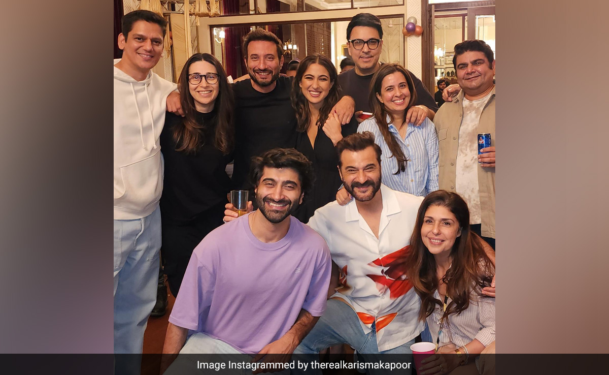 It's A Wrap For <i>Murder Mubarak</i>: Karisma Kapoor And Sanjay Kapoor Share Pics