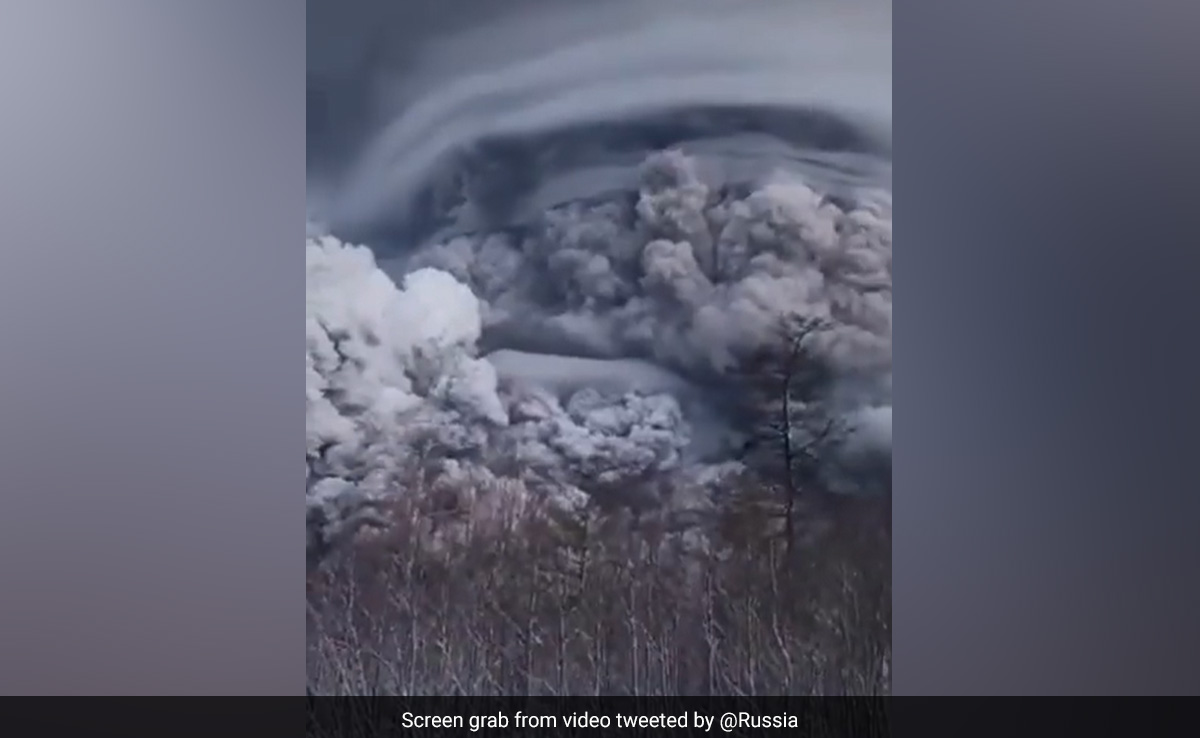 Russia's Shiveluch Volcano Erupts, Flight Warning Issued
