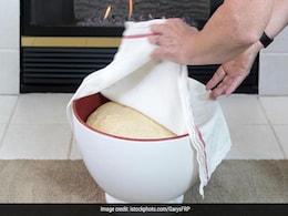 क्या आप भी टाइम बचाने के लिए रात को ही फ्रिज में गूंथ कर रख देती हैं आटा, तो जान लें उसके नुकसान क्या आप भी टाइम बचाने के लिए रात को ही फ्रिज में गूंथ कर रख देती हैं आटा, तो जान लें उसके नुकसान