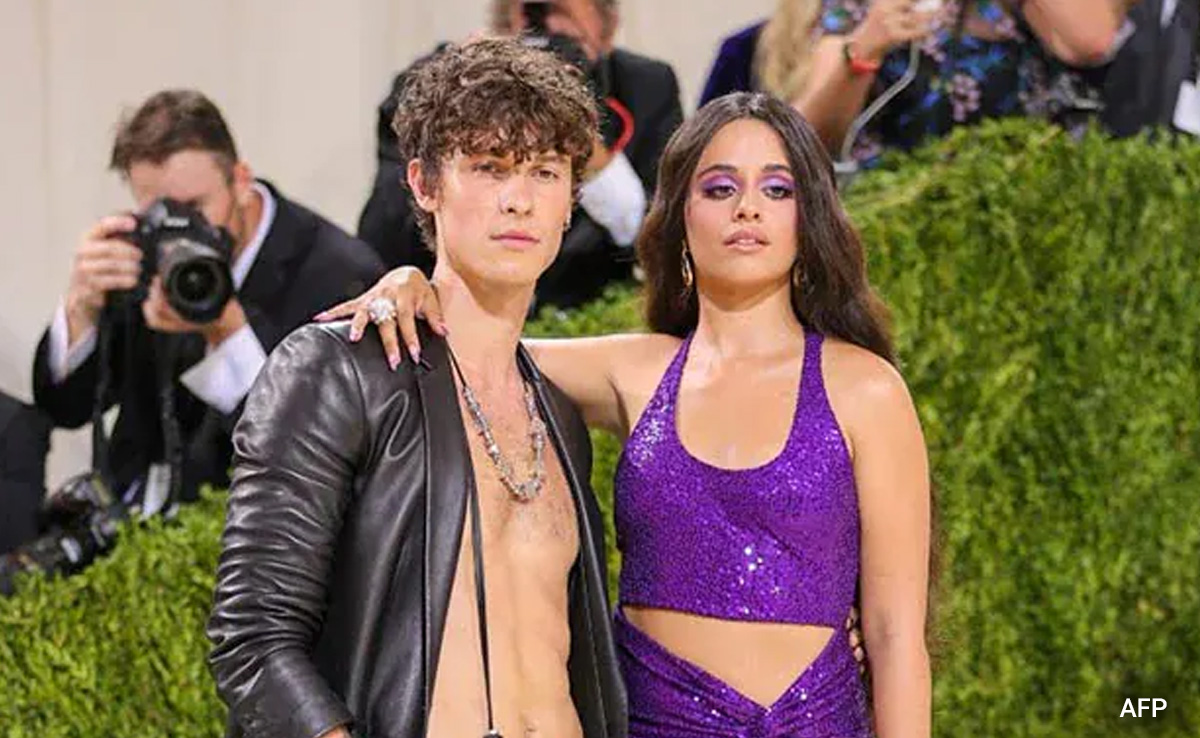 Shawn Mendes Reunites With Ex Camila Cabello At Coachella, Share A Kiss