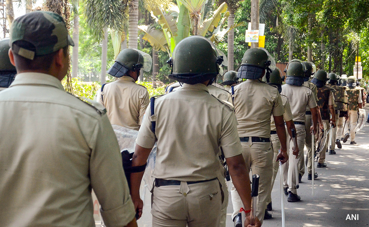 Bengal Cops Stop Fact-Finding Team From Visiting Violence-Hit Hooghly