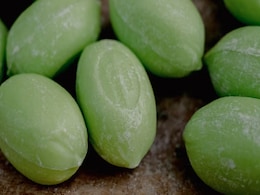 नीम की साबुन बनाने के लिए चाहिए सिर्फ ये 3 चीजें और फिर पाएं बेदाग त्वचा के साथ चमकता चेहरा नीम की साबुन बनाने के लिए चाहिए सिर्फ ये 3 चीजें और फिर पाएं बेदाग त्वचा के साथ चमकता चेहरा