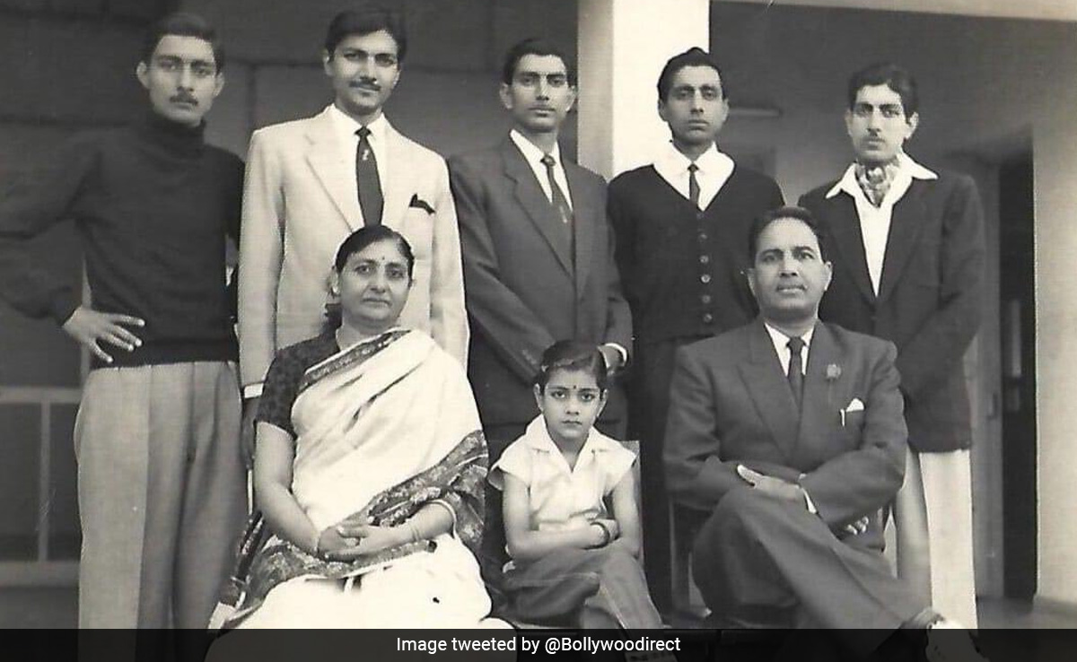 इस फोटो में है बॉलीवुड का शातिर विलेन, शीशे से पत्थर तोड़ने के लिए हैं फेमस, पार्क में जाते ही लोगों में फैल जाता था खौफ- पहचानें तो जानें