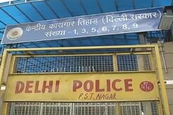 दिल्ली की तिहाड़ जेल में गैंगवार, प्रिंस तेवतिया की चाकुओं से गोदकर हत्या दिल्ली की तिहाड़ जेल में गैंगवार, प्रिंस तेवतिया की चाकुओं से गोदकर हत्या