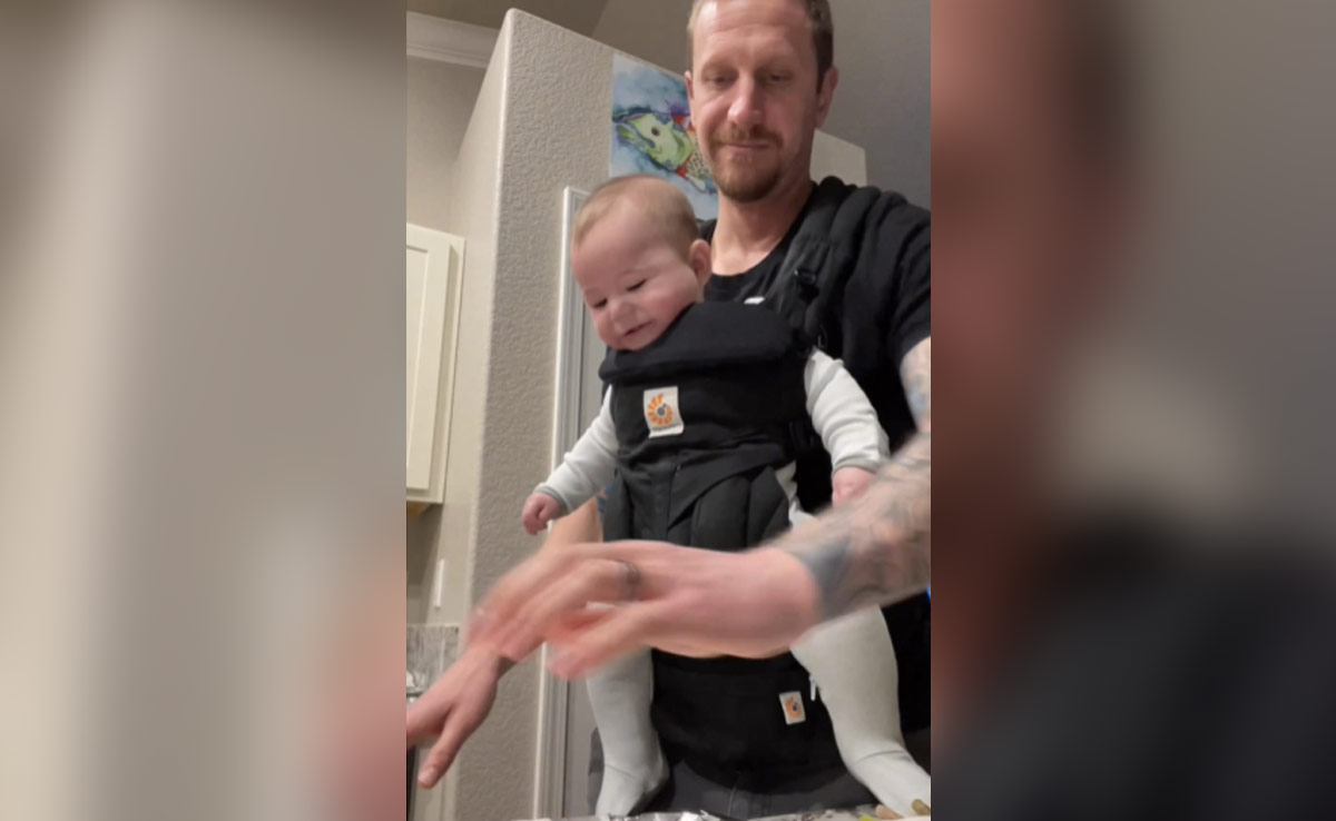 नन्हें बच्चे की निश्चल हंसी देखकर दीवाना हो गया सोशल मीडिया, लाखों लोगों को पसंद आ रही है ये मासूम खिलखिलाहट