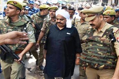 Umesh Pal Murder Case: गैंगस्टर अतीक से देर रात तक पूछताछ, आतंकी संगठन से रिश्तों का पुलिस ने किया दावा Umesh Pal Murder Case: गैंगस्टर अतीक से देर रात तक पूछताछ, आतंकी संगठन से रिश्तों का पुलिस ने किया दावा