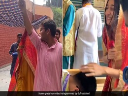 दिल्ली विश्वविद्यालय के स्टूडेंट्स ने कैंपस में रचाई शादी! बारात से लेकर विदाई तक हुई सभी रस्में, Video वायरल दिल्ली विश्वविद्यालय के स्टूडेंट्स ने कैंपस में रचाई शादी! बारात से लेकर विदाई तक हुई सभी रस्में, Video वायरल