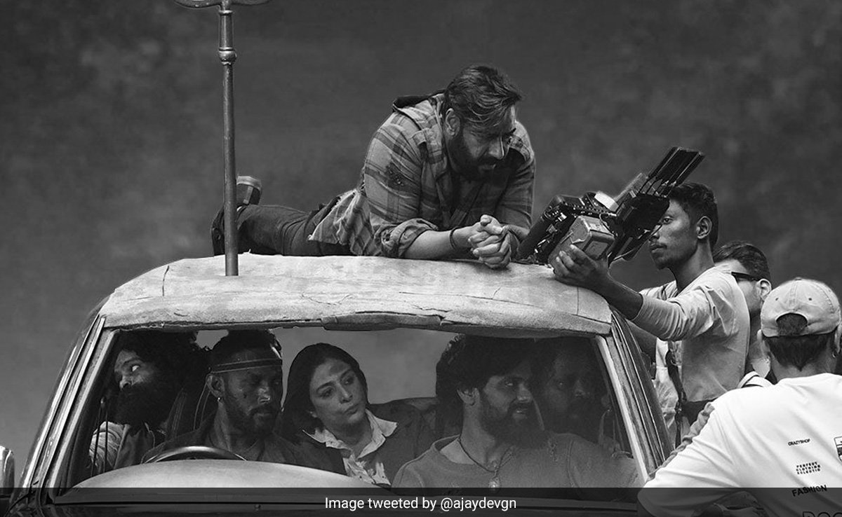 Just Ajay Devgn Casually Playing "Double Role" On <i>Bholaa</i> Sets