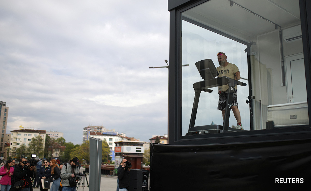 Why A Bulgarian Ultra-Marathon Runner Shut Himself In A Glass Box