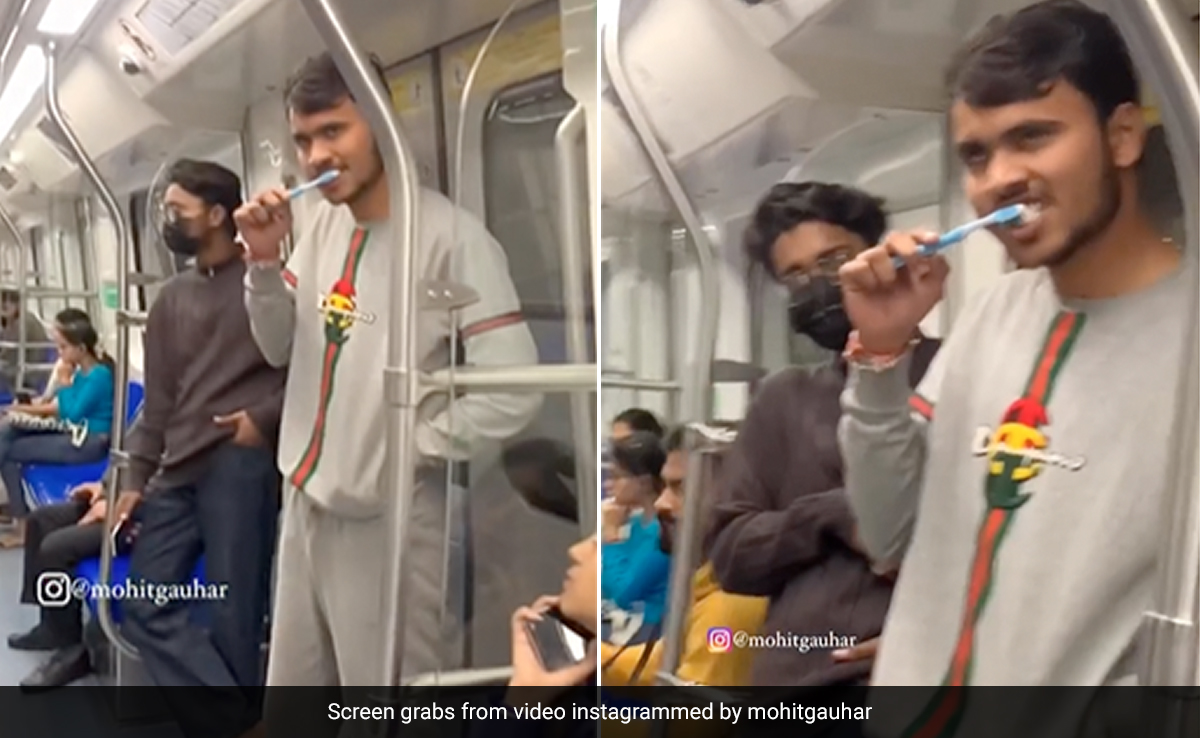 दिल्ली मेट्रो में लोगों के बीच घूम-घूमकर ब्रश लेकर दांत करता दिखा शख्स, लोग बोले- भाई के लिए नलके का जुगाड़ किया जाए DMRC