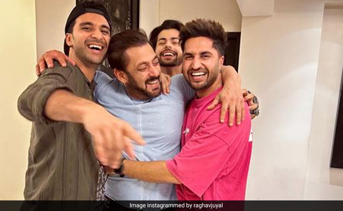 In Pics: Salman Khan Is Having A Blast With His Reel Brothers Raghav Juyal, Jassie Gill, Siddharth Nigam