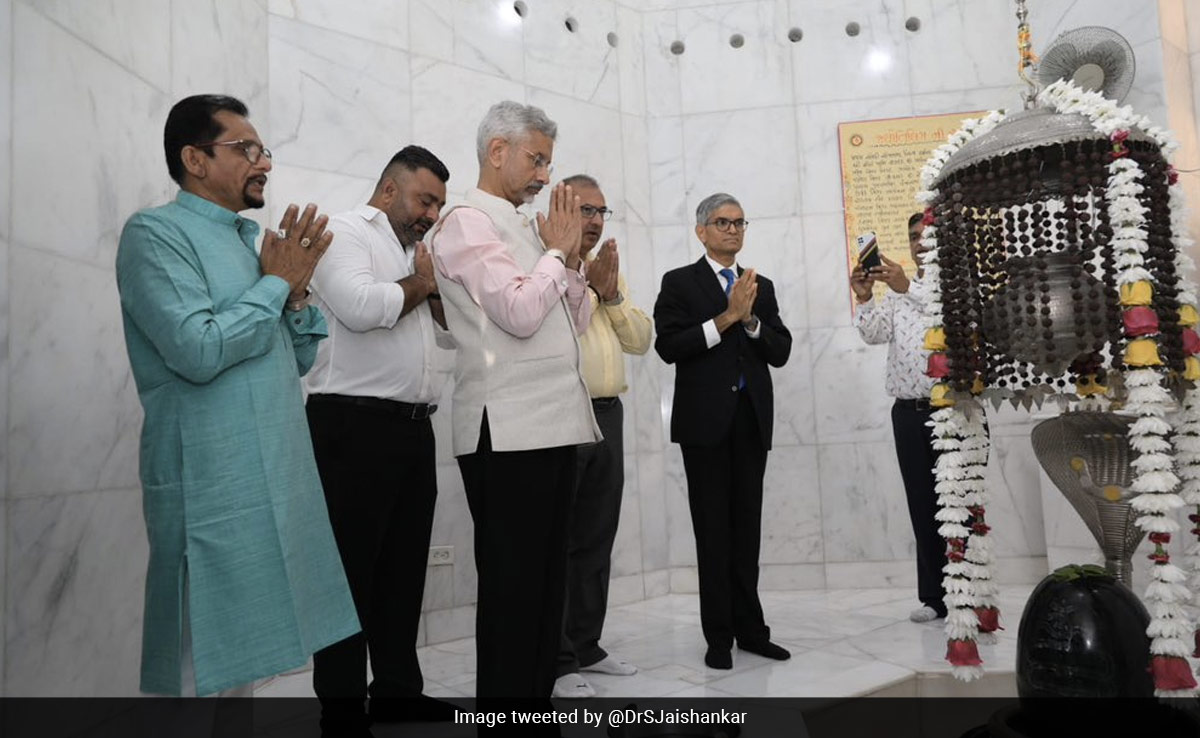 S Jaishankar Visits Hindu Temple In Panama, Interacts With Indian Community