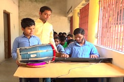 रांचीः ब्लाइंड स्कूल के छात्रों की संगीत के प्रति विशेष रुचि रांचीः ब्लाइंड स्कूल के छात्रों की संगीत के प्रति विशेष रुचि