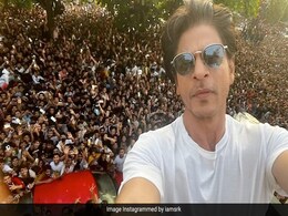 बॉलीवुड बरसाने लगा साउथ की फिल्मों पर प्यार, 'किंग ऑफ कोठा' का ट्रेलर देख शाहरुख खान बोले- रहेगा मूवी का इंतजार बॉलीवुड बरसाने लगा साउथ की फिल्मों पर प्यार, 'किंग ऑफ कोठा' का ट्रेलर देख शाहरुख खान बोले- रहेगा मूवी का इंतजार