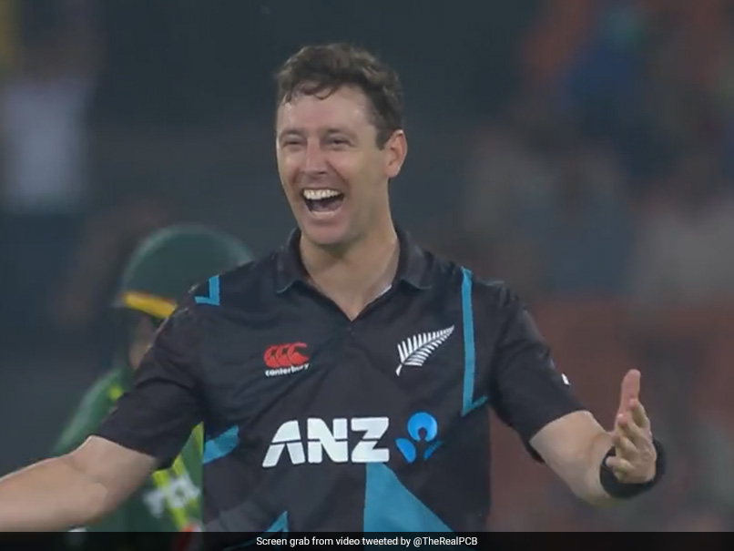 Watch: New Zealand's Matt Henry Derails Pakistan Innings With Hat-Trick In 1st T20I Watch: New Zealand's Matt Henry Derails Pakistan Innings With Hat-Trick In 1st T20I