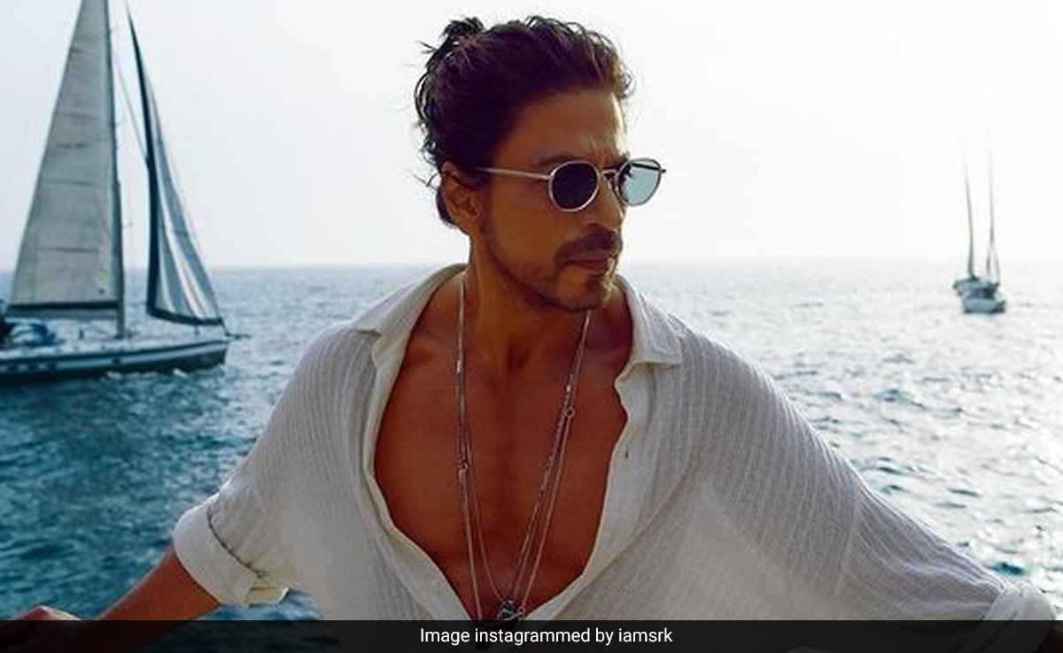 Shah Rukh Khan To Play Army Officer In <i>Dunki</i>: "He Is Very Excited To Wear The Uniform Again"