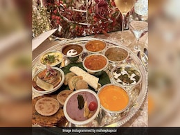 अंबानी फैमिली के इवेंट में चांदी की थाली में मिलेट की रोटी, आमरस, दाल, पापड़ और कढ़ी के साथ परोसे गए कई लजीज व्यंजन, फोटो हुई वायरल अंबानी फैमिली के इवेंट में चांदी की थाली में मिलेट की रोटी, आमरस, दाल, पापड़ और कढ़ी के साथ परोसे गए कई लजीज व्यंजन, फोटो हुई वायरल