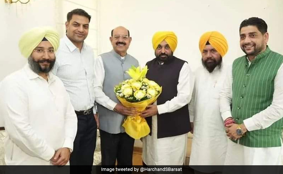 BJP Leader Mohinder Bhagat Joins AAP Ahead Of Jalandhar Lok Sabha Bypoll