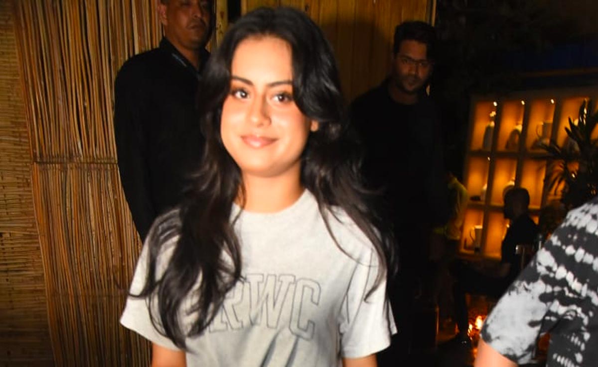 Nysa Devgan Tells Paparazzi How To Pronounce Her Name: "<i>Mera Naam Nissa Hai</i>"