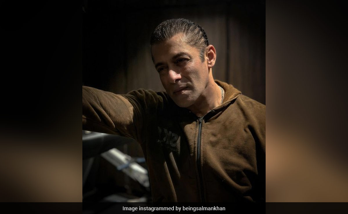 Salman Khan's New Gym Pic Attracts Anil Kapoor And Dino Morea's Attention