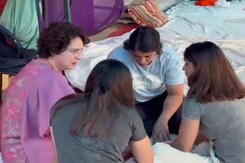 Priyanka Gandhi Meets Wrestlers At Jantar Mantar, Expresses Solidarity Priyanka Gandhi Meets Wrestlers At Jantar Mantar, Expresses Solidarity