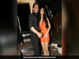 शाहरुख खान ने खास वीडियो शेयर कर बेटी सुहाना खान को किया बर्थडे विश, स्केट्स पहनकर यूं झूमती आईं नजर शाहरुख खान ने खास वीडियो शेयर कर बेटी सुहाना खान को किया बर्थडे विश, स्केट्स पहनकर यूं झूमती आईं नजर