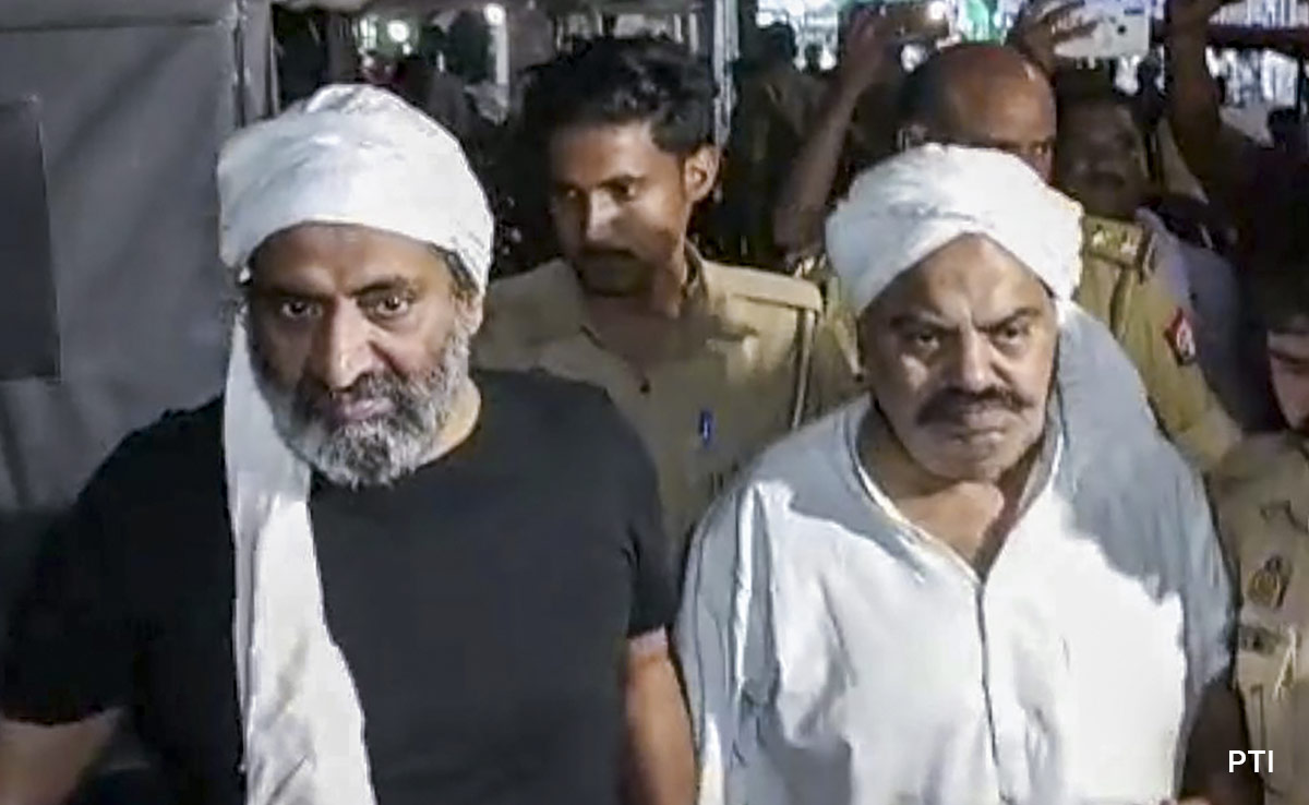 'एंबुलेंस से सीधे अस्पताल क्यों नहीं लाया गया, परेड क्यों ' : अतीक-अशरफ हत्याकांड में SC का UP सरकार से सवाल 'एंबुलेंस से सीधे अस्पताल क्यों नहीं लाया गया, परेड क्यों ' : अतीक-अशरफ हत्याकांड में SC का UP सरकार से सवाल