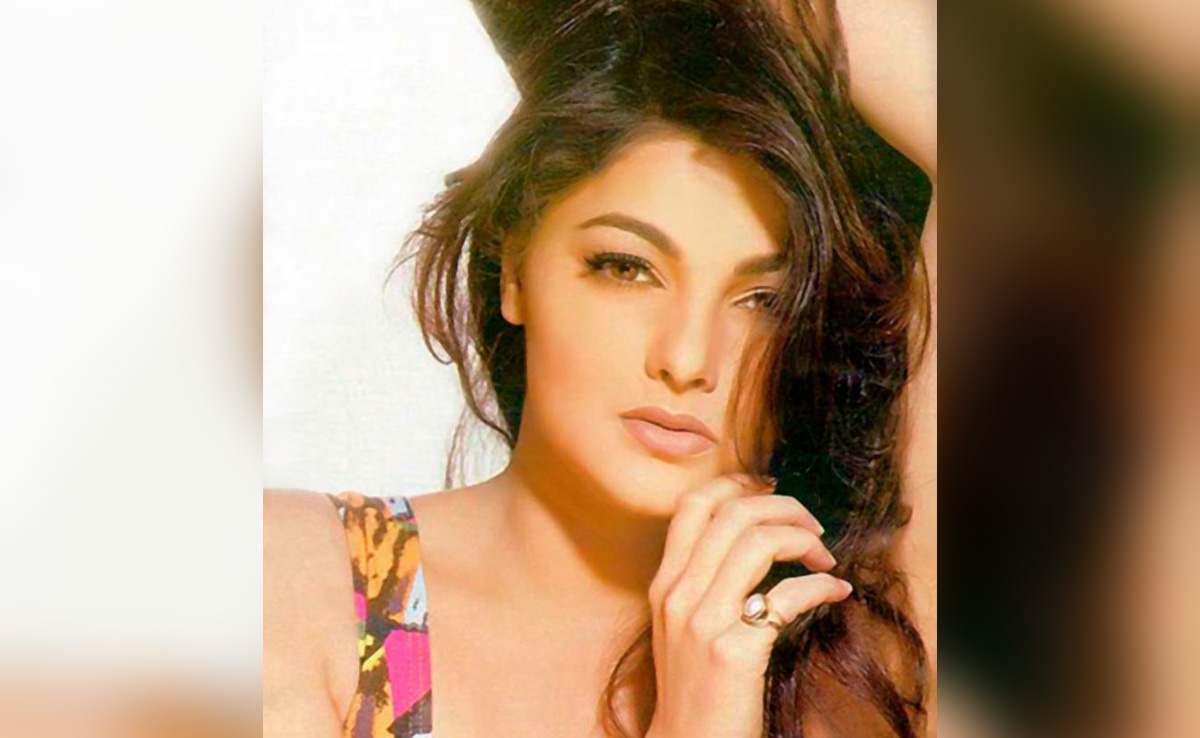 Mamta Kulkarni: फोटोशूट पर मचा था बवाल, अंडरवर्ल्ड संग जुड़ा नाम, एक्ट्रेस की देखें बेस्ट PICS