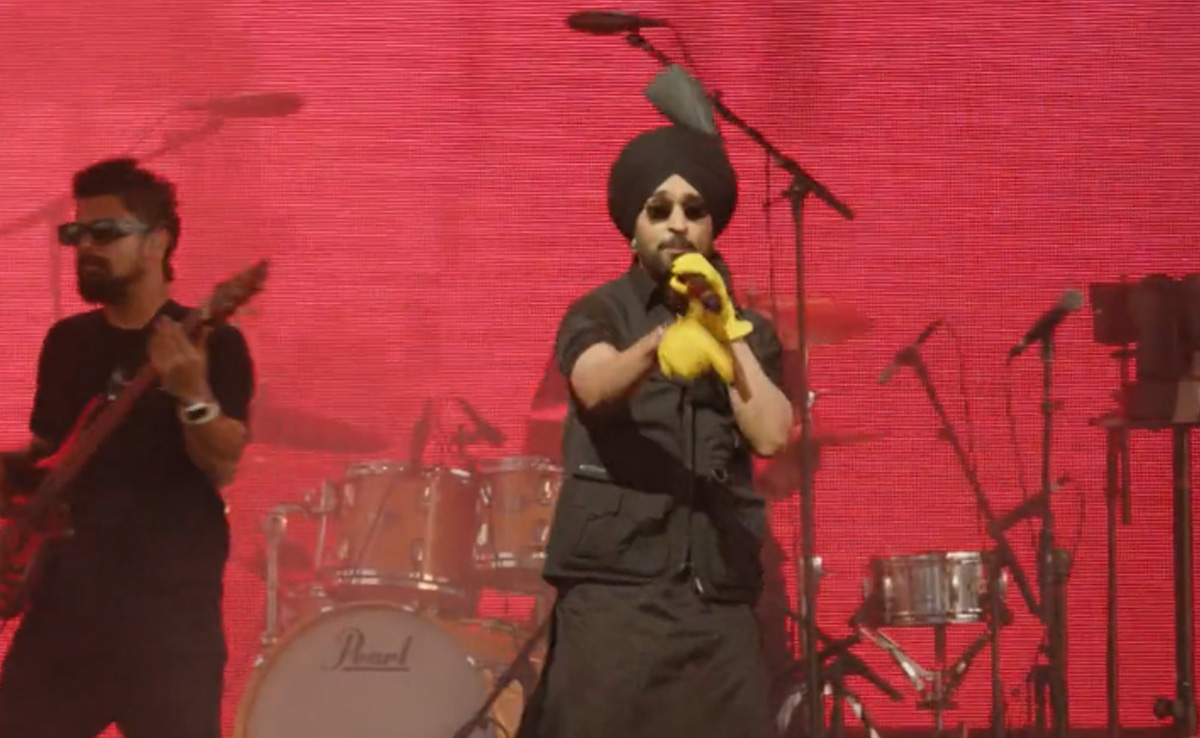 Not Just The Crowd, Other Artists Also Groove To Diljit Dosanjh At US Fest