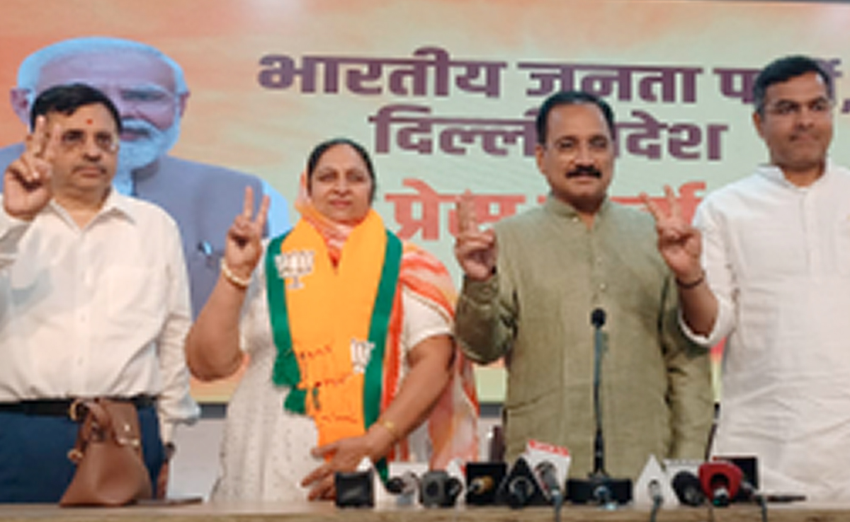 दिल्ली में मेयर चुनाव से पहले आम आदमी पार्टी को झटका, महिला पार्षद बीजेपी में हुईं शामिल