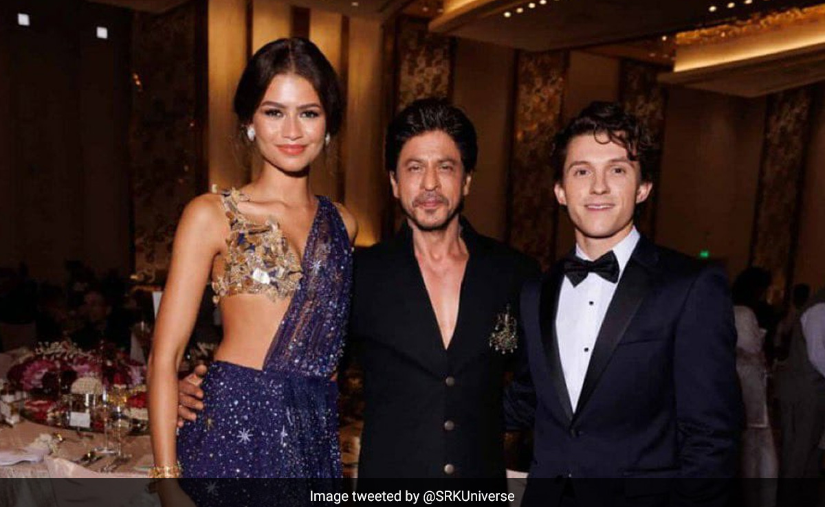 In A City Of Stars, Here's A Pic Of Shah Rukh Khan With Zendaya And Tom Holland