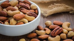 Cooking Gets Easier: How To Chop Dry Fruits And Nuts To Make Desserts