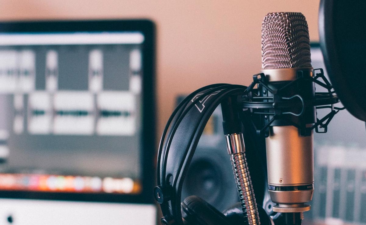 US Podcaster Sets A World Record By Conducting 37 Hours Of Interviews