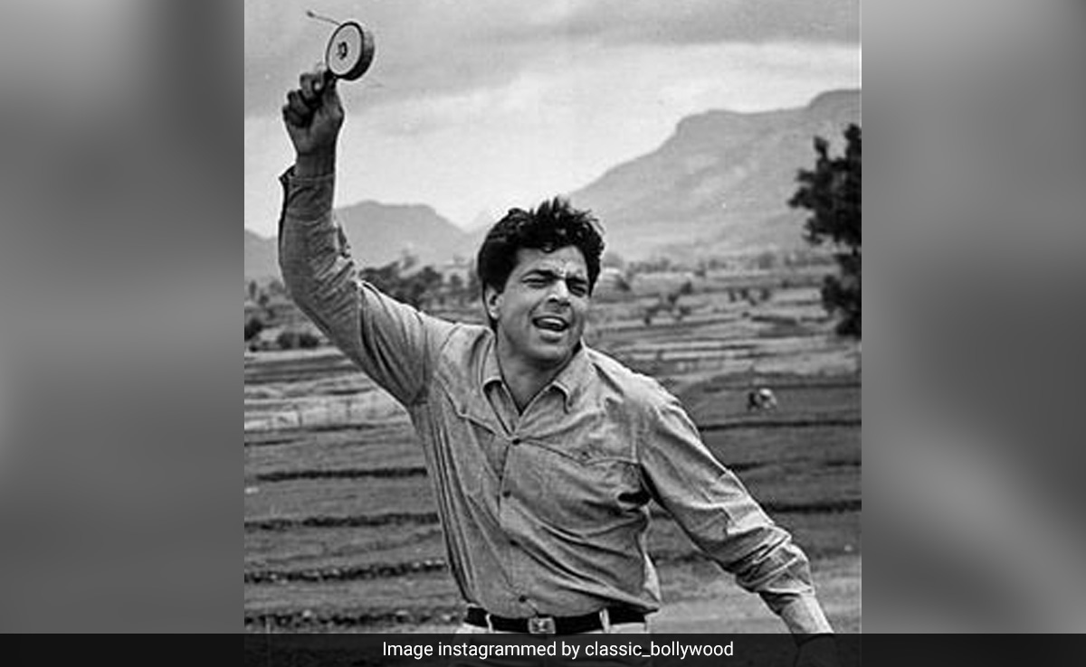 धर्मेंद्र का 63 साल का फिल्मी सफर है बेहद खास, पुरानी तस्वीरें देख आप भी कहेंगे वक्त कब निकल गया पता ही नहीं चला  