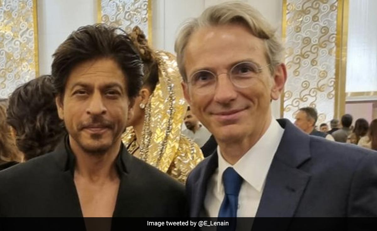 French Ambassador Poses With "Great" Shah Rukh Khan. See Pic