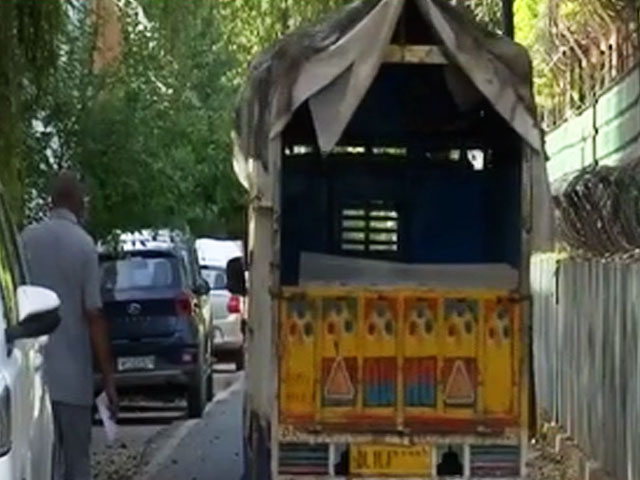 राहुल गांधी सरकारी बंगले से शिफ्ट कर रहे अपना सामान