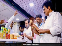 राहुल गांधी ने नंदिनी आइसक्रीम का लिया स्वाद, डेयरी ब्रांड को कर्नाटक की शान बताया राहुल गांधी ने नंदिनी आइसक्रीम का लिया स्वाद, डेयरी ब्रांड को कर्नाटक की शान बताया