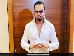 सिंगर हनी सिंह को  'गोल्डी बरार' ने दी जान से मारने की धमकी, मांगी 50 लाख रुपये की फिरौती सिंगर हनी सिंह को  'गोल्डी बरार' ने दी जान से मारने की धमकी, मांगी 50 लाख रुपये की फिरौती
