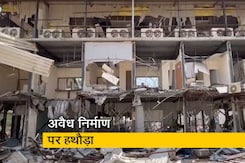 मुंबई में अवैध स्टूडियो पर चला BMC का बुलडोजर मुंबई में अवैध स्टूडियो पर चला BMC का बुलडोजर